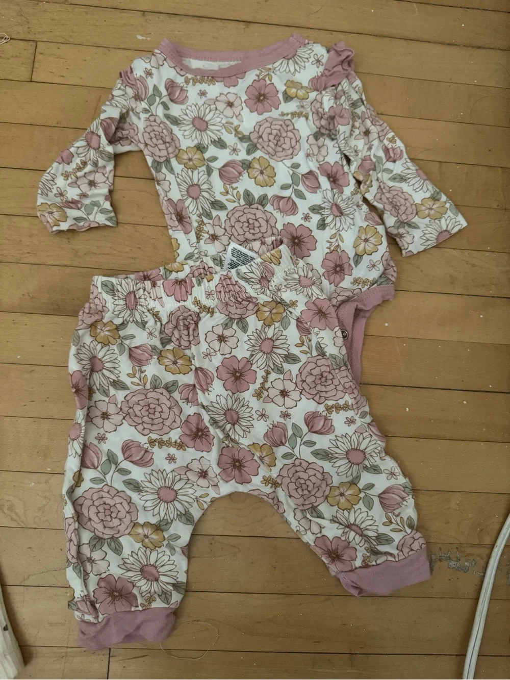 Floral Long-Sleeve Baby Bodysuit and Pants Set - Pink & Cream